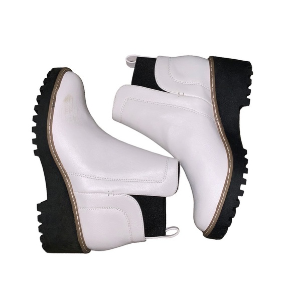 DV by Dolce Vita 🆕 Rielle Lug Wedge Bootie White - Picture 6 of 8